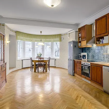 Elegance In The Heart Of - 150 M2 Luxurious With 4 Large Bedrooms! *