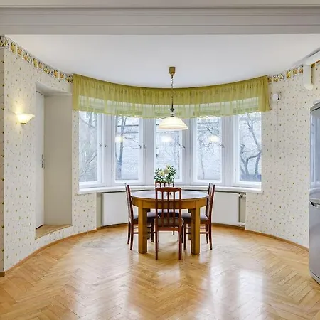Elegance In The Heart Of - 150 M2 Luxurious With 4 Large Bedrooms! Tallinn